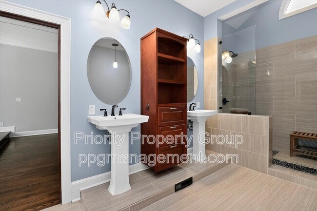 Building Photo - 16205 Riverpointe Dr