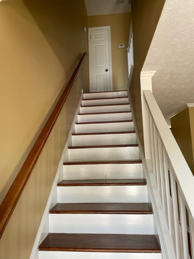 Building Photo - Quaint Towne Home close to all!