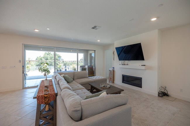 Building Photo - 1381 Porpor Ct