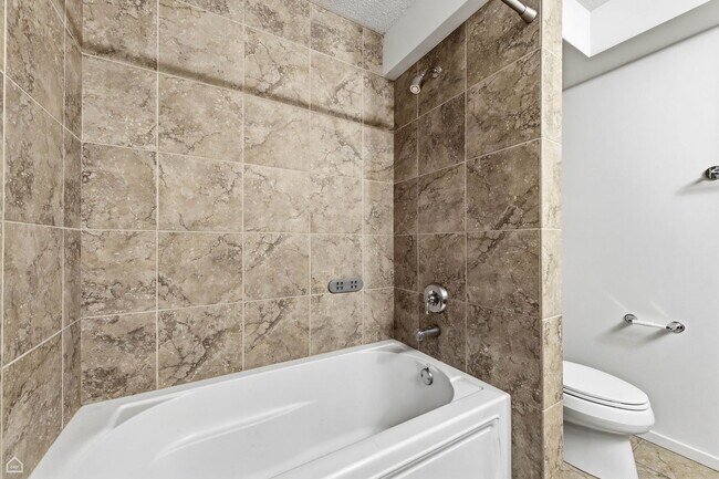 Building Photo - 9725 Woods Dr