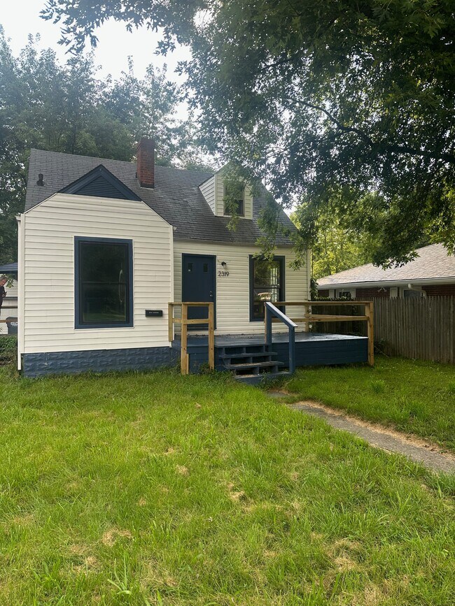 Primary Photo - 2319 Sheridan St