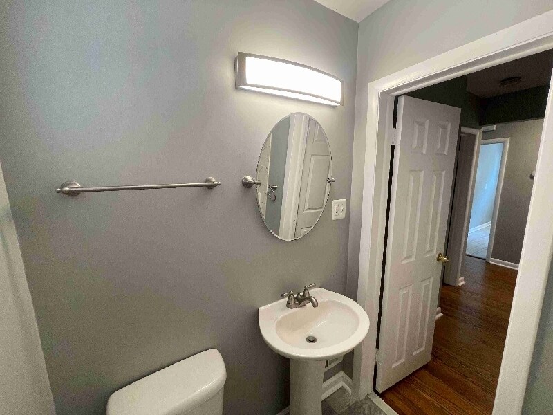 Building Photo - 5603 Hilltop Ave