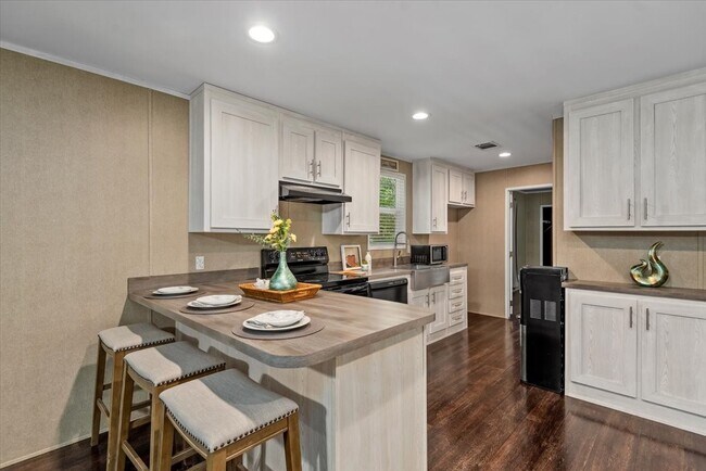 Building Photo - 211 Woodstock