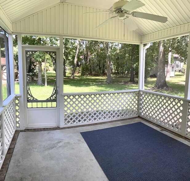 Building Photo - 383 Springview Ln