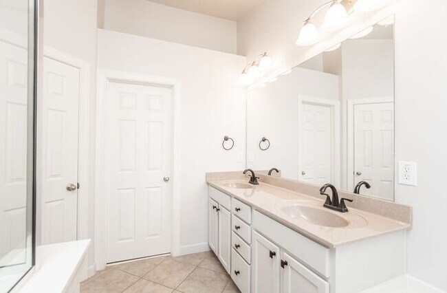 Building Photo - 2069 Cobblestone Cir NE
