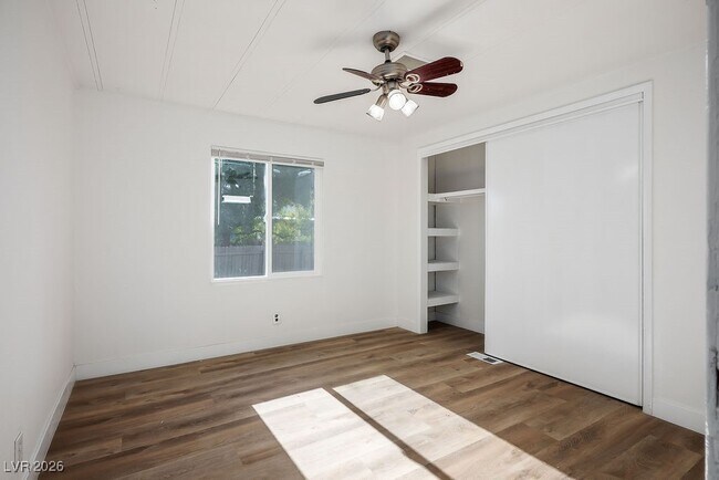 Building Photo - 2879 Green Tree Ave