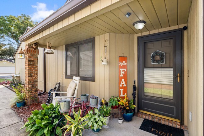 Building Photo - 206 Cedar Ridge Way