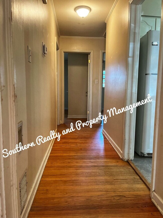 Building Photo - 130 E Salem Dr