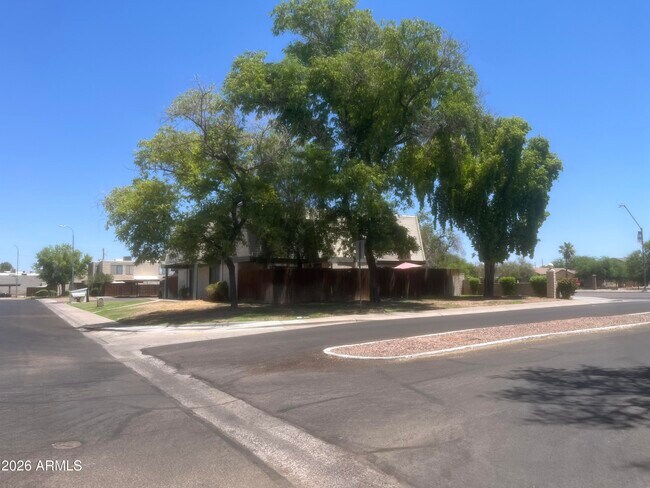 Building Photo - 5902 W Townley Ave