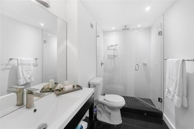 Building Photo - 100 Lincoln Rd