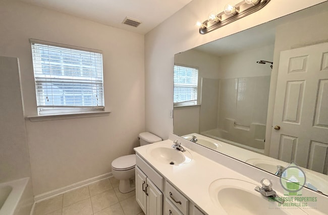 Building Photo - 106 Thurber Way