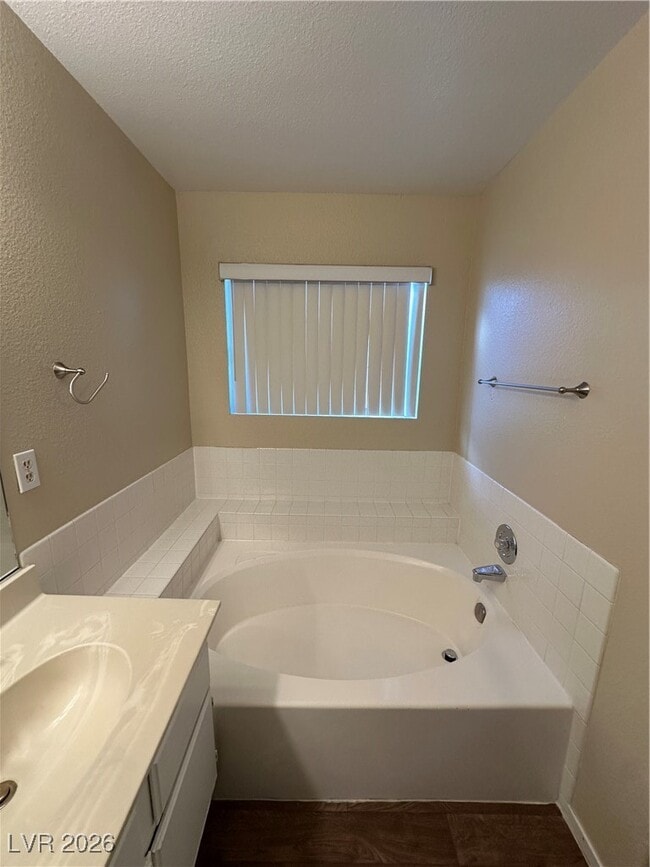 Building Photo - 2120 Running River Rd