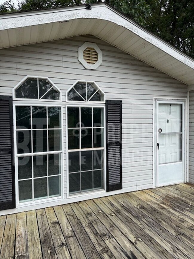 Building Photo - Peaceful Home in the Indian Point Area