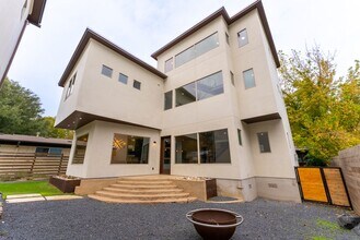 Building Photo - Gorgeous 4 bedroom, 5 bathroom House in Bouldin Creek!