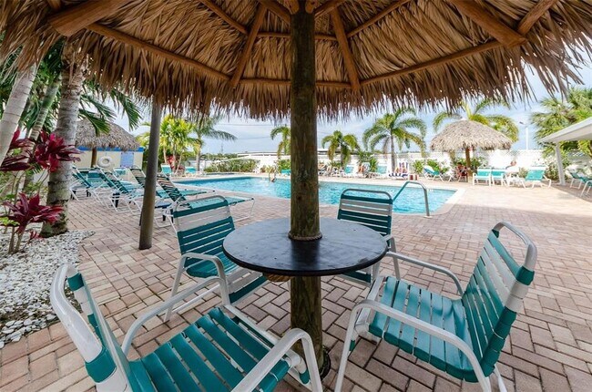 Building Photo - 900 Cove Cay Dr