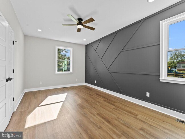 Building Photo - 116 2nd St