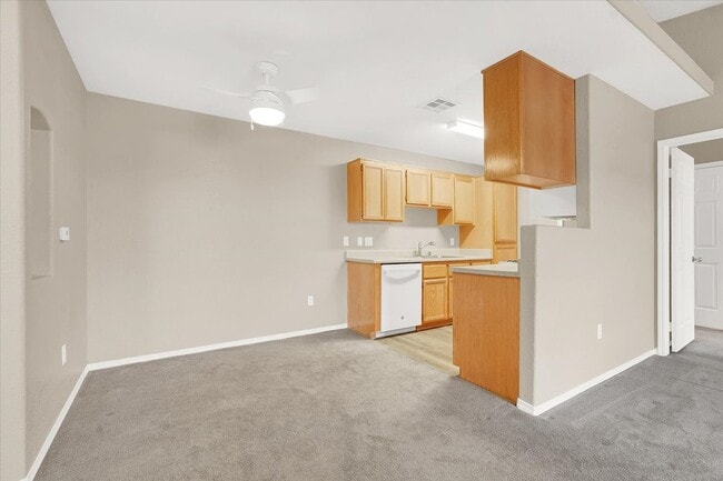 Building Photo - 4730 E Craig Rd