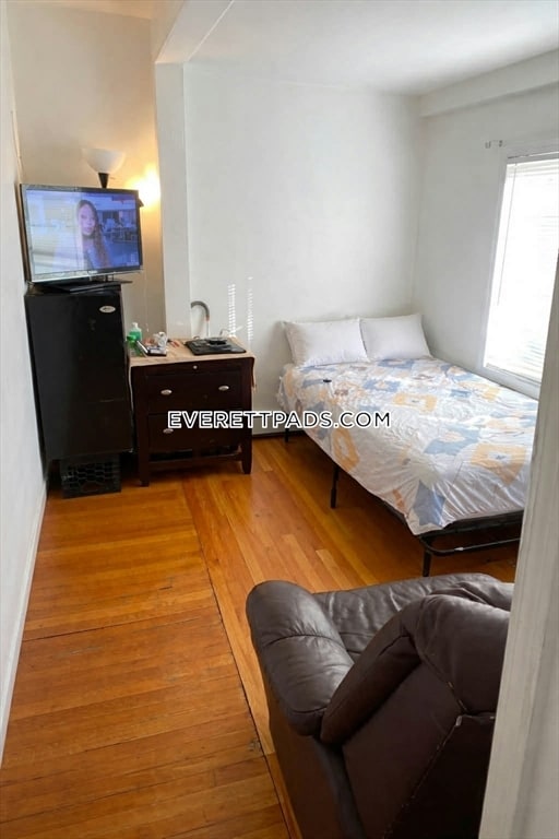 Building Photo - 121 Hancock St