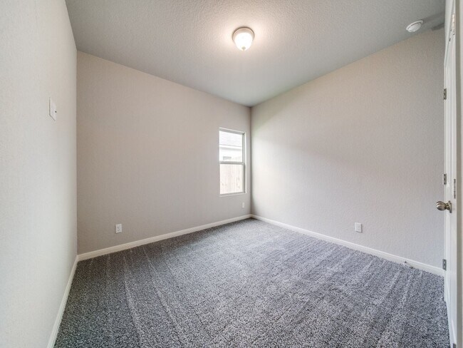 Building Photo - 205 Stag Way
