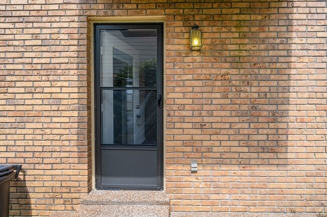 Building Photo - Desirable Brentwood Trace 2 Bedroom Condo ...