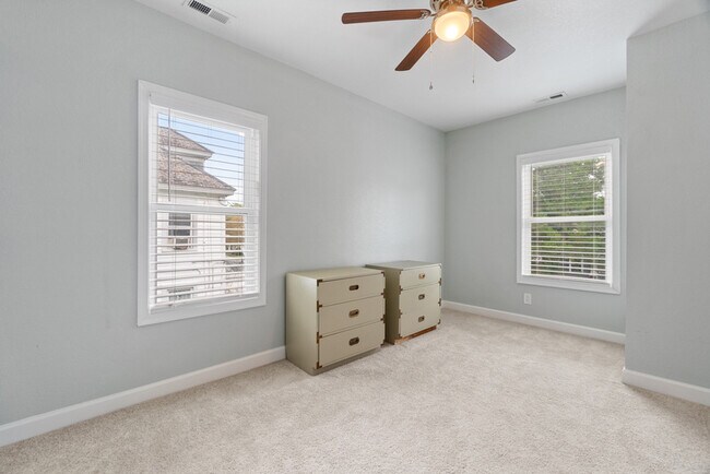 Building Photo - 846 W 41st St