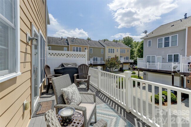 Building Photo - 905 Lyndley Dr