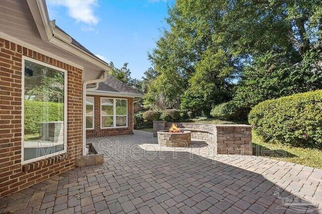Building Photo - 4700 Bohemia Dr