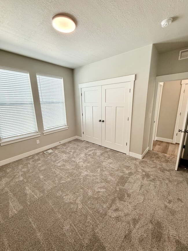 Building Photo - 1063 S 2560 E