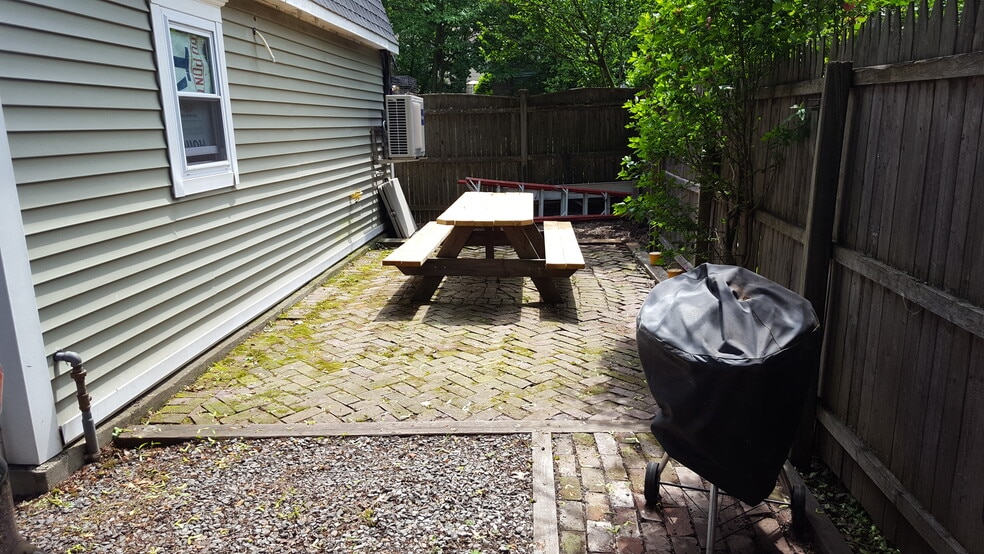 Building Photo - 78 Lawrence St