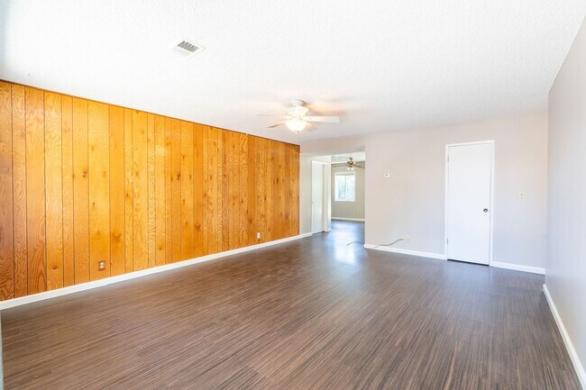 Building Photo - Coming Soon! 3 Bedroom Home in Great Gilroy Location!