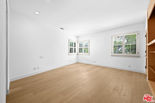 Building Photo - 435 Dalehurst Ave