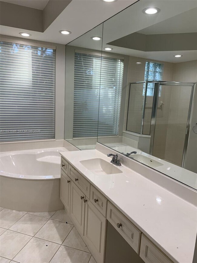 Building Photo - 2518 Bay Pointe Ct