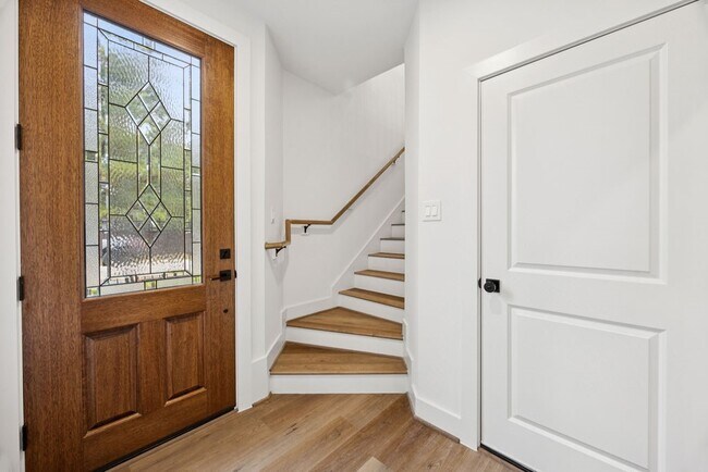 Building Photo - 2121 A Hoskins Dr