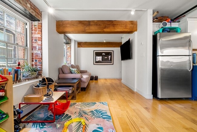 Building Photo - 240 Jackson St