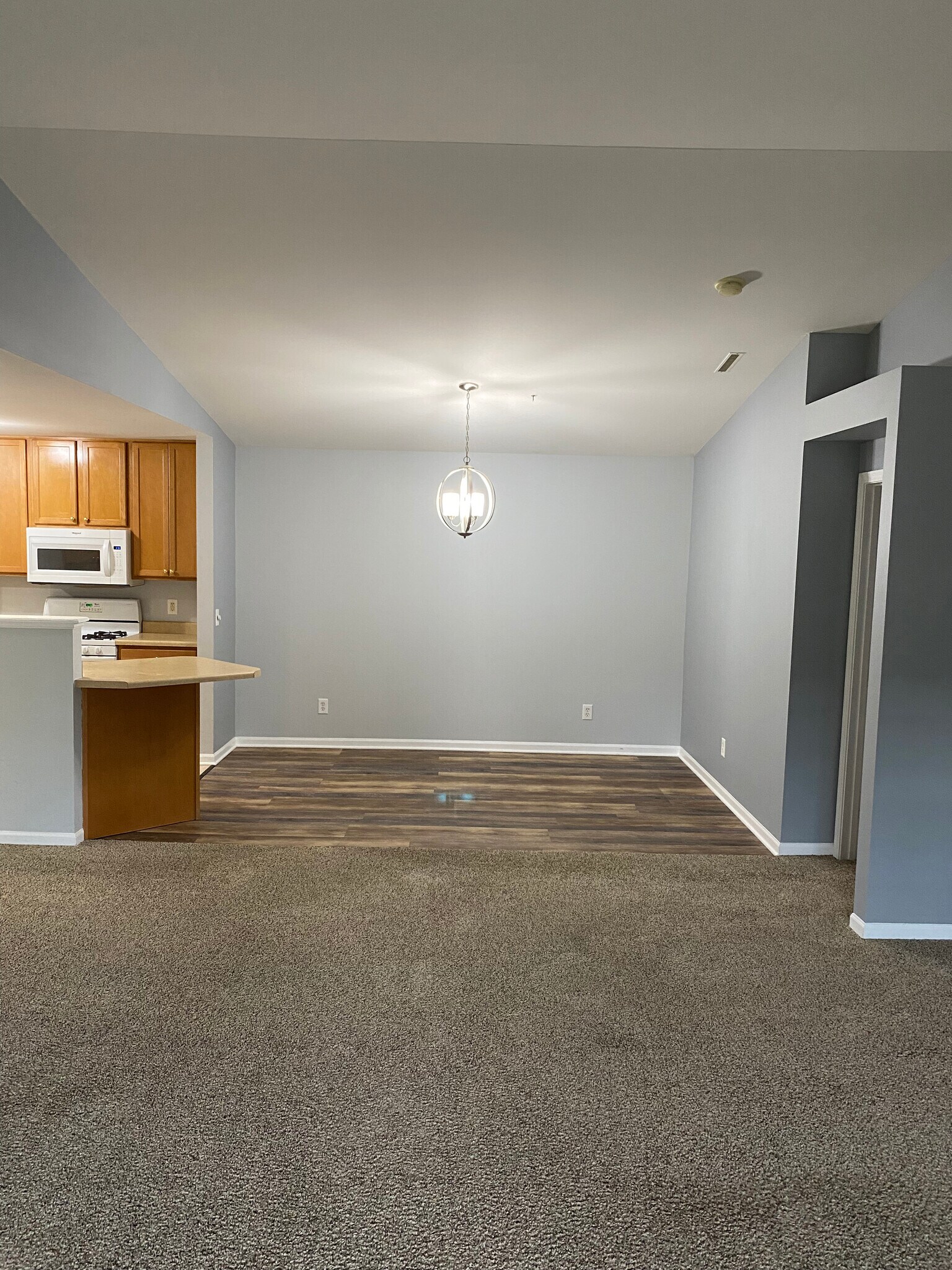 Building Photo - 9816 Wildwood Cir