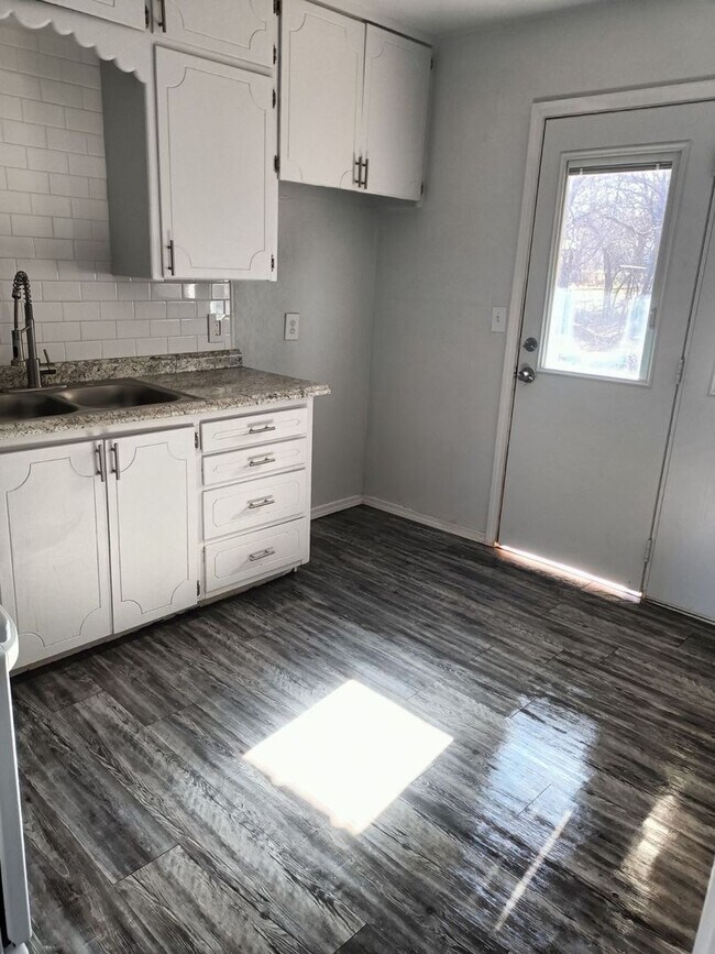 Building Photo - 1606 SE 61st St