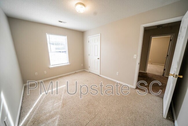 Building Photo - 335 Monti Dr