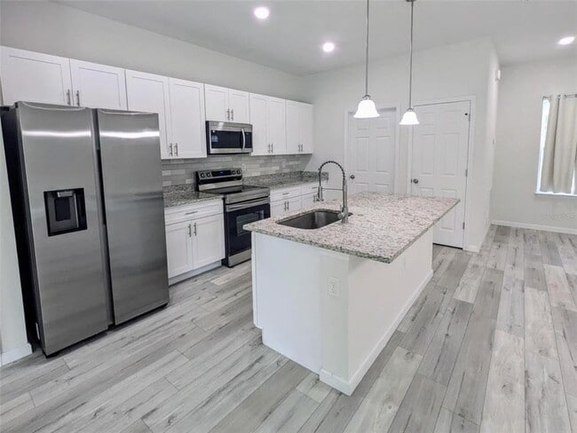 Building Photo - 16415 SW 27th Ave
