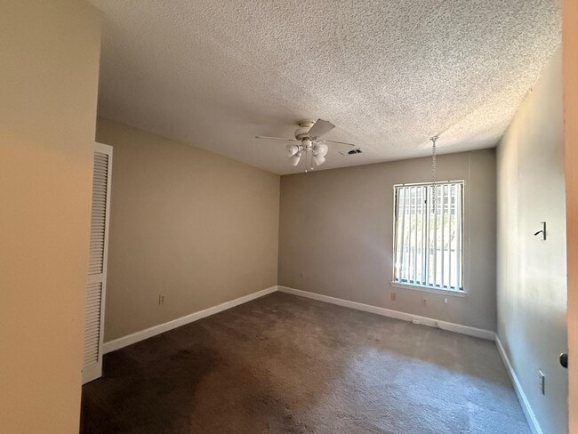 Building Photo - 304 Westlake Ct