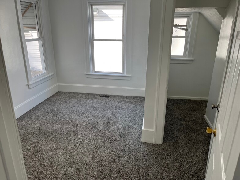 Building Photo - 1003 Perry St