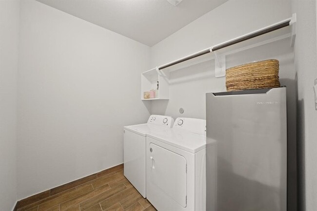 Building Photo - 1505 Canter Bayou Way