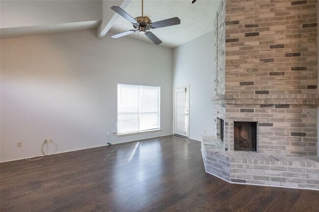 Building Photo - 2034 Creek Valley Ln