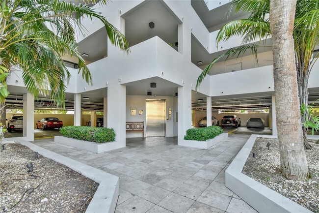 Building Photo - 4201 N Ocean Dr