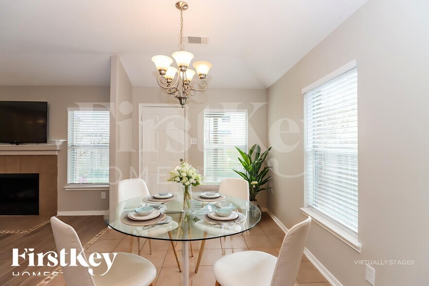 Building Photo - 2726 Lakecrest Way Dr