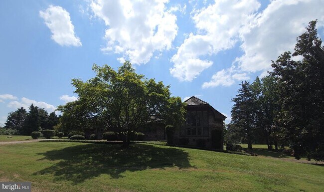 Building Photo - 5412 River Rd