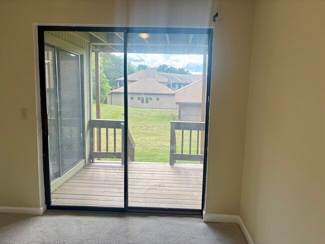 Building Photo - 305 Trailside Way