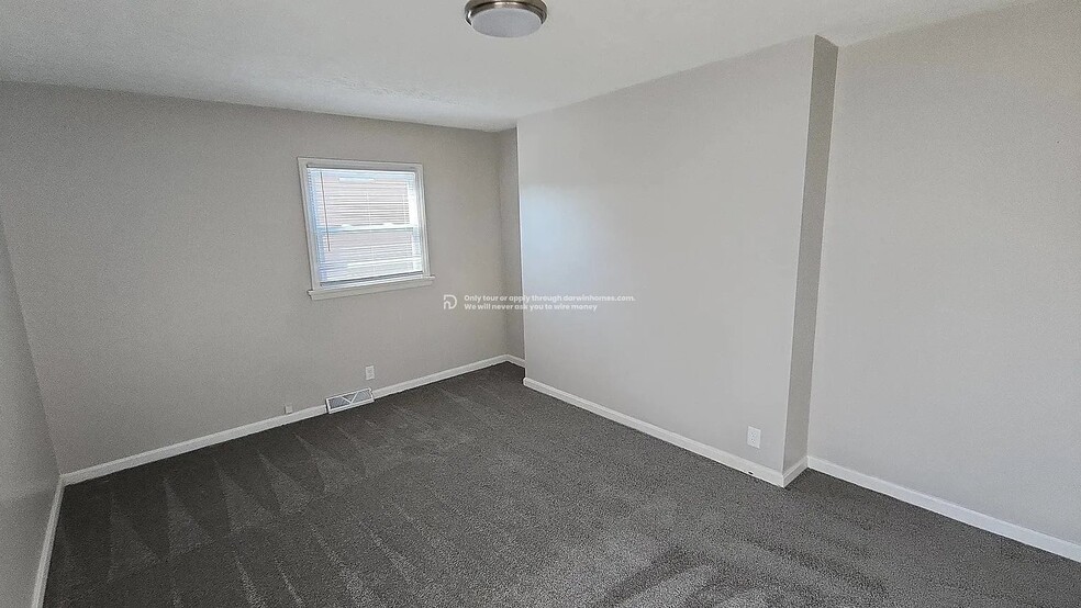 Building Photo - 2522 E 33rd St