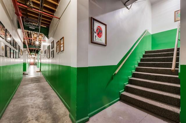 Building Photo - 2700 Live Oak St