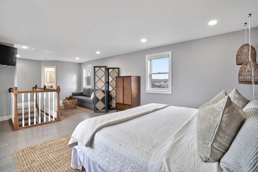 Building Photo - 184 Creek Rd