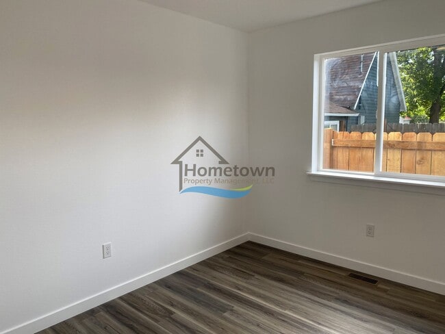 Building Photo - 2 Bedroom 1 Bath House Built in 2022 Avail...